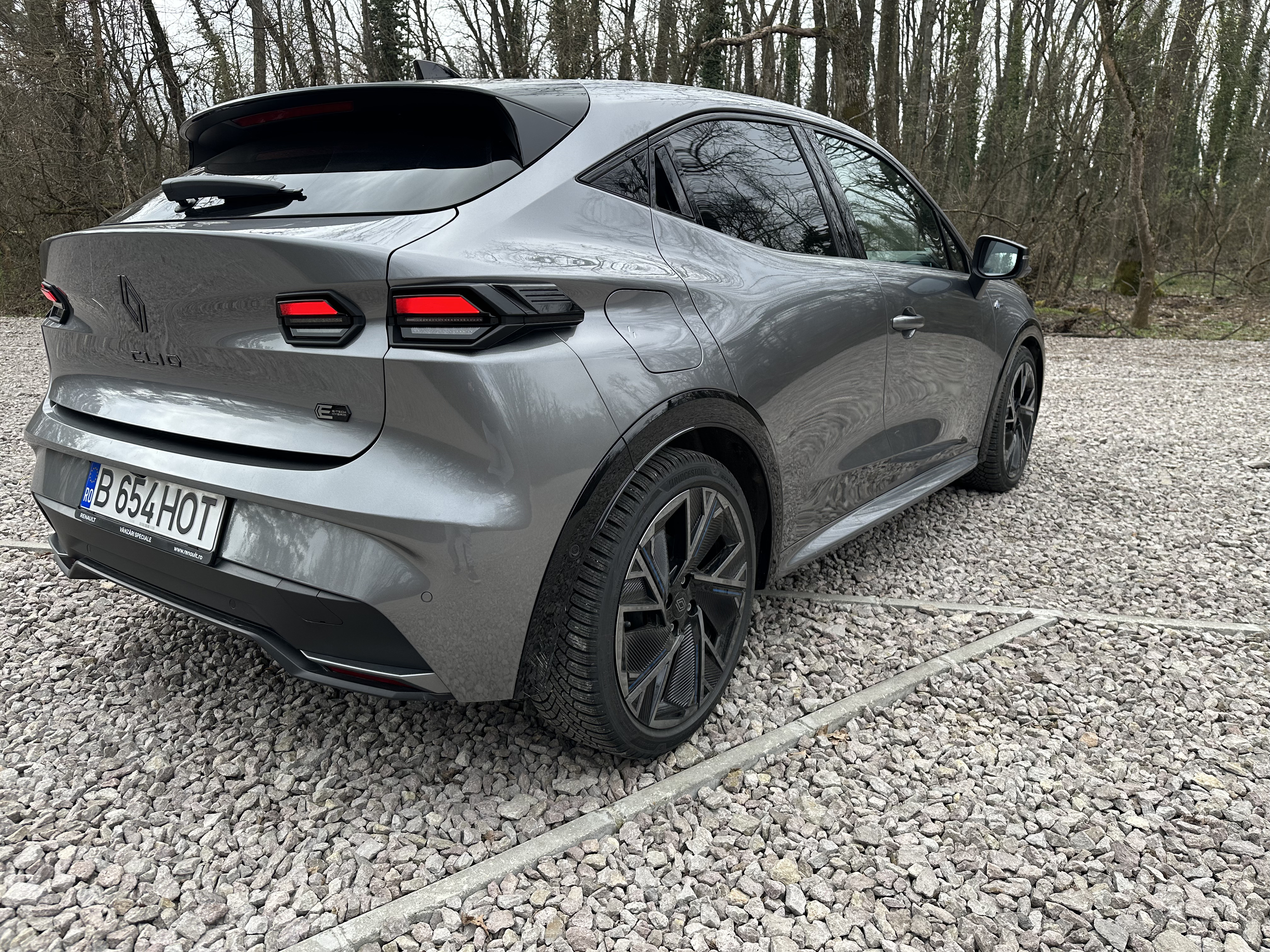 Test drive Renault Clio E-Tech full hybrid: unul dintre cele mai tehnologizate hatchback-uri mici