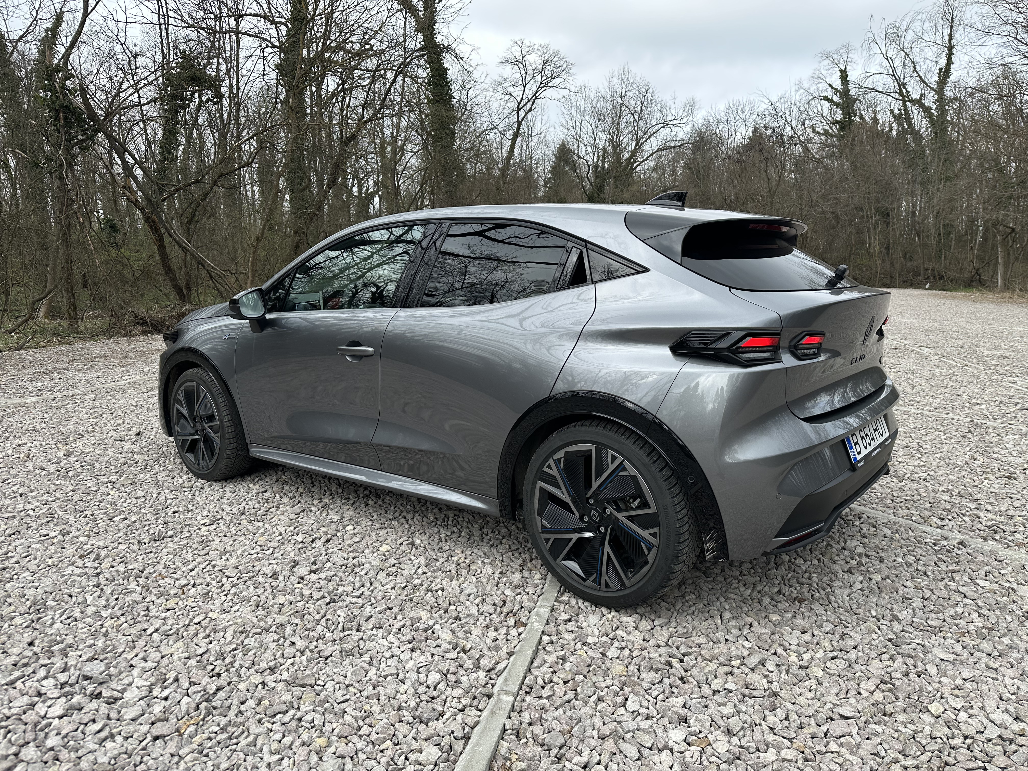 Test drive Renault Clio E-Tech full hybrid: unul dintre cele mai tehnologizate hatchback-uri mici