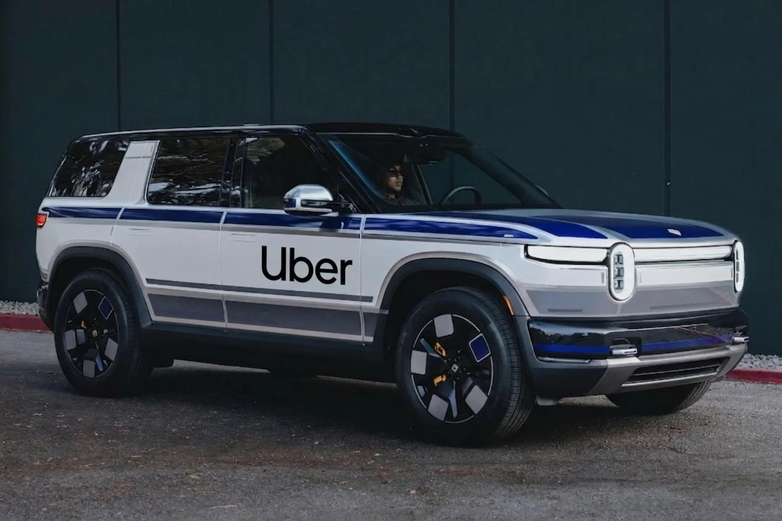 Uber anunță o investiție de până la 1,25 miliarde de dolari în Rivian pentru dezvoltarea vehiculelor electrice