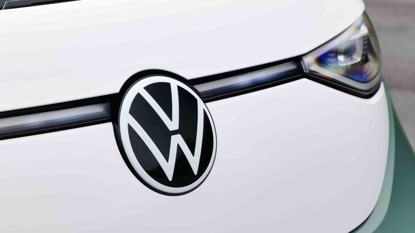 Emblema frontală a unui automobil Volkswagen